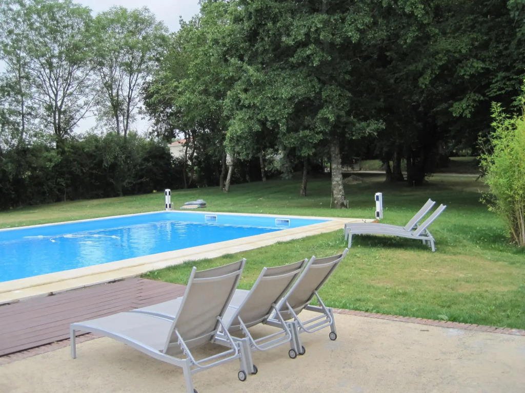 Charming cottage on estate (1880) with pool at the foot of the Pyrenees