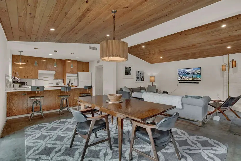 Luxury Home Just 2blcks From Main St!