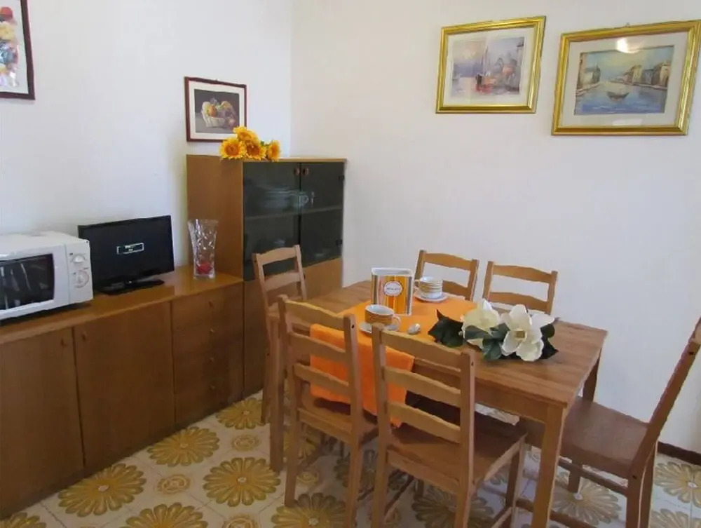 Three-room apartment in a nice villa with garden - Beach Place Included