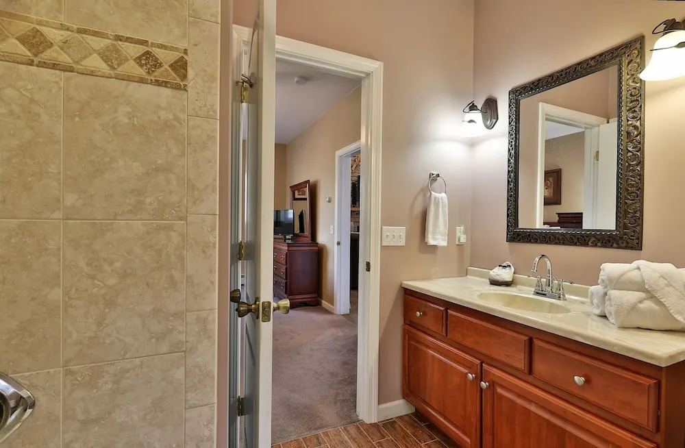 The Queens Croft V2 - Luxury Killington Ski Home. Newer. Better. Ski-ier. 3 Bedroom Home