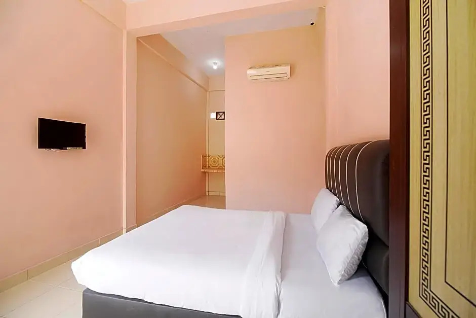 OYO Life 2888 Nayni Kost