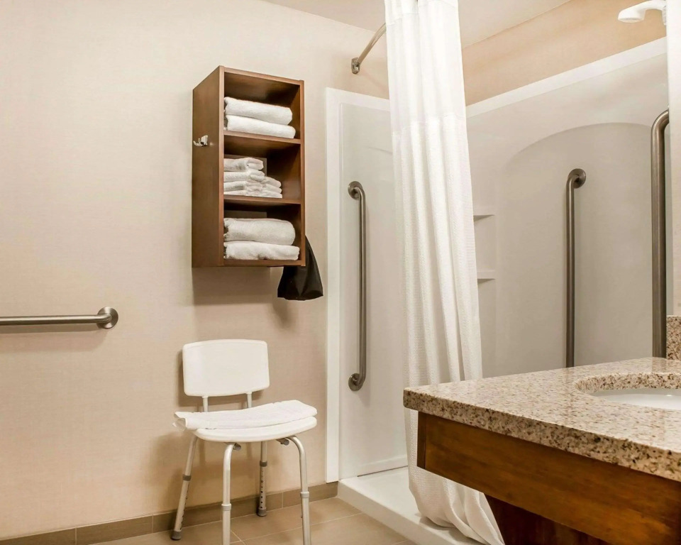 Comfort Inn & Suites Sturbridge-Brimfield