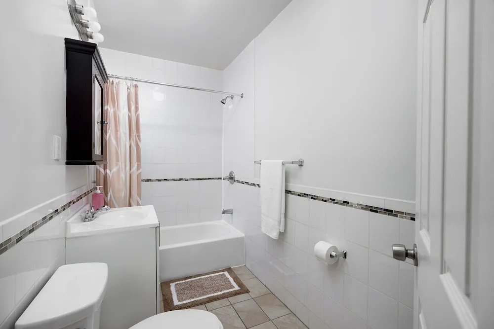 Beautiful 3 Bedroom Unit in Prime Location