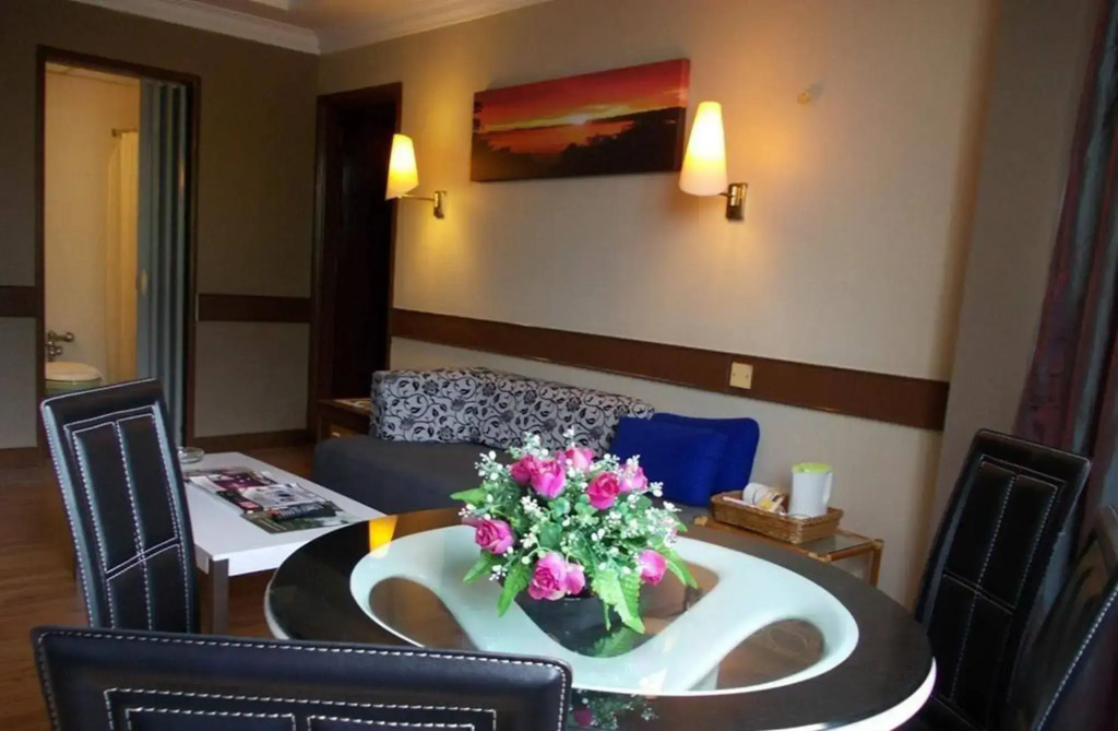 Hotel Grand Crystal