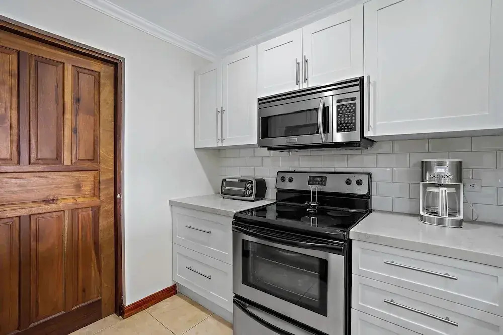 Stylish Flamingo Condo with Ocean Views, Renovated Kitchen & Walkable Beach Access