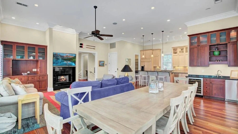 13 57th Avenue by Avantstay Rooftop, Decks + Pool
