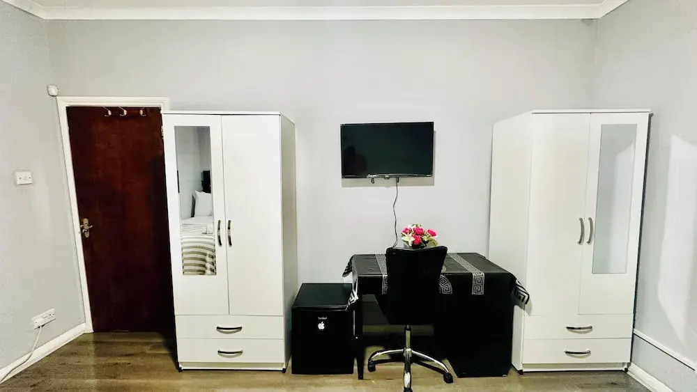 Heathrow roomzzzz BnB