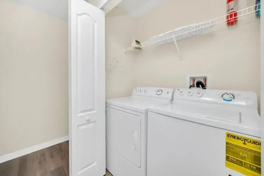 4891clock 4 Bedroom Townhouse