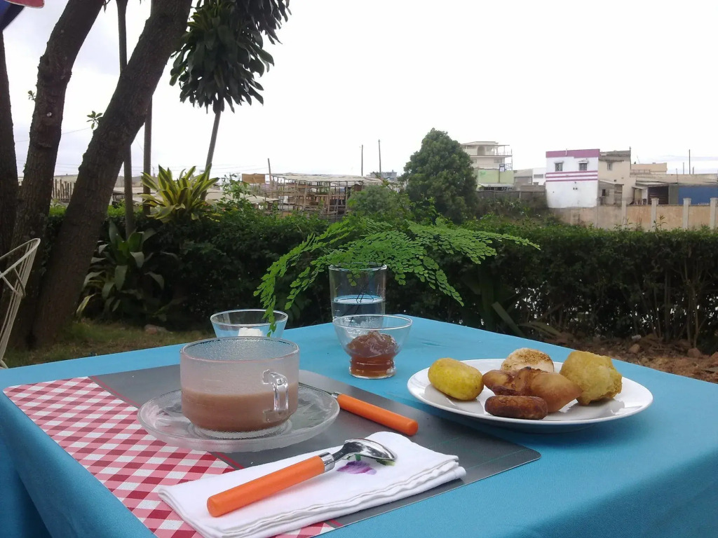 Villa Mahefa - WiFi Fibre - Parking & Jardin - Netflix - Hôtel proche RN1, RN4, RN7