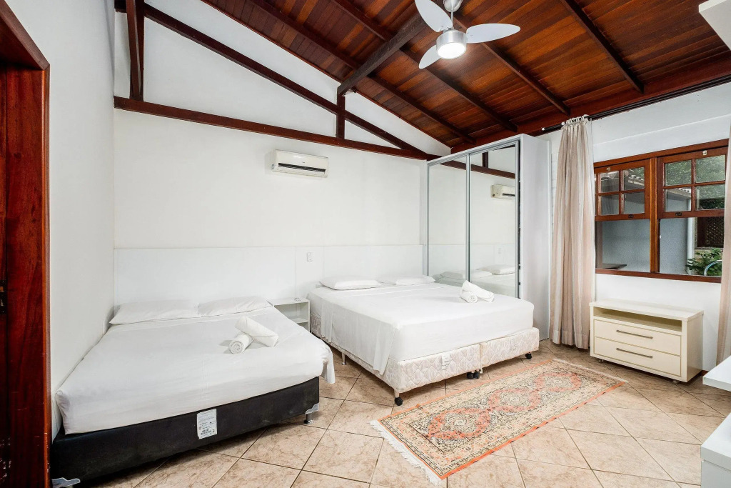 Ótima casa c/ piscina e 4 quartos em Jurere RDA030