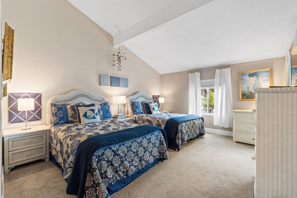 Shoreline Towers T/h 10 3 Bedroom Condo