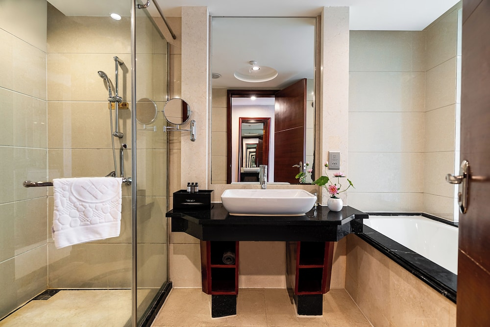 Golden Plaza International Hotel