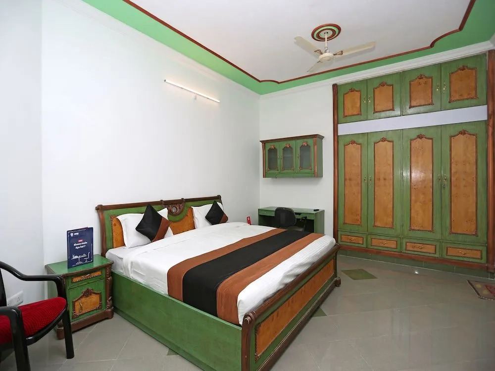 Oyo 11069 Hotel Star Inn