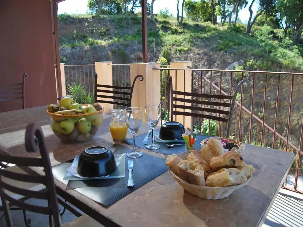 La Villa Nais PADEL&PISCINE -Suites & Appartements