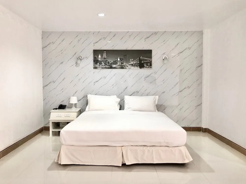 Lopburi Inn