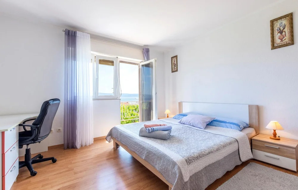 Nice Apartment in Duce With 2 Bedrooms and Wifi