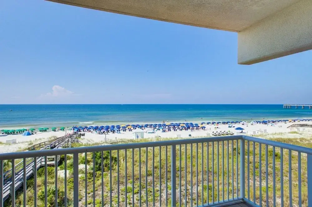 Gulfside 402 - 3 Br condo by RedAwning