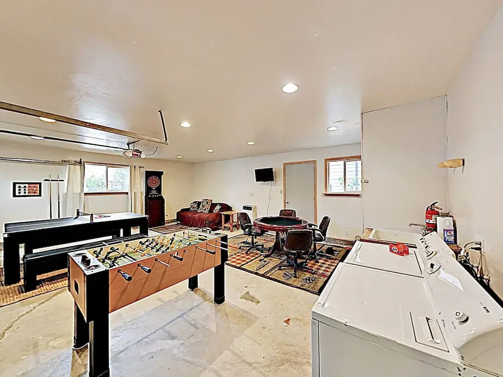 3br W/ Hot Tub & Game Room 3 Bedroom Home