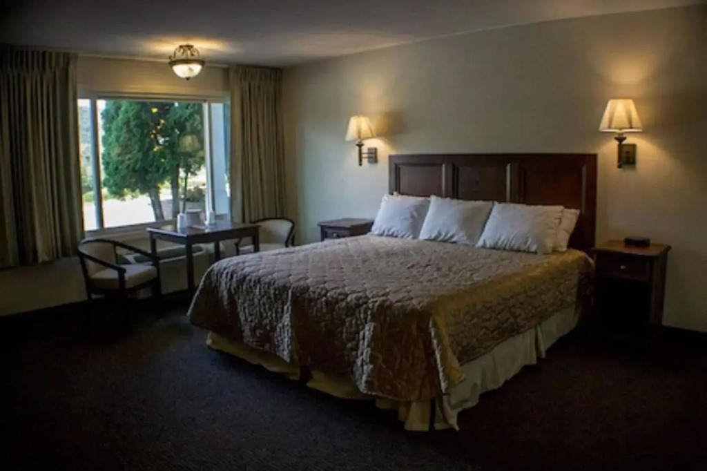 Town & Country Inn & Resort