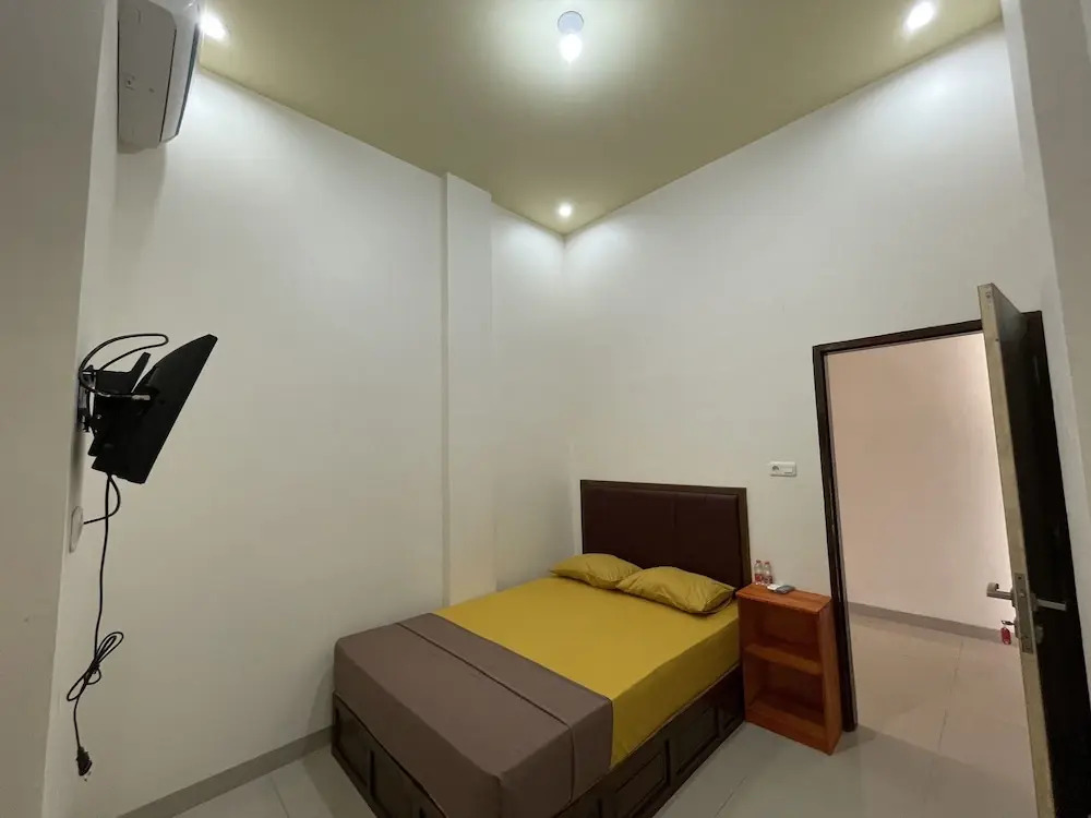 OYO 93414 Wisma Ratu Syariah Near SMP Negeri 2 Watang Pulu