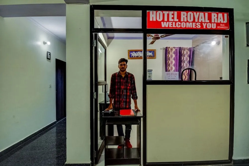 OYO Flagship 19036 Hotel Royal Raj