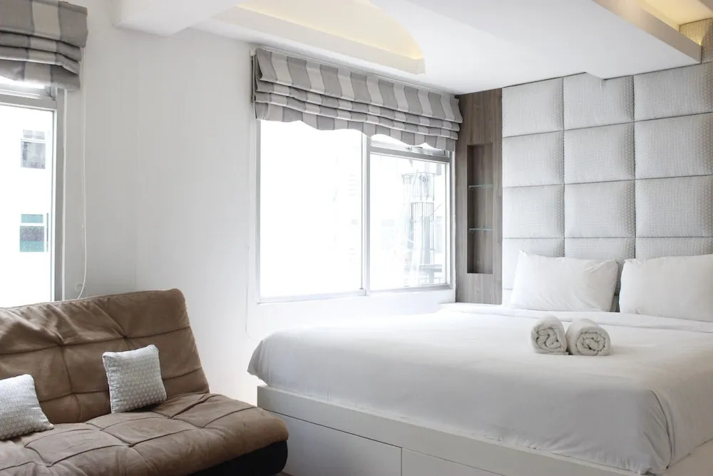 Spacious Studio Room at The Jarrdin Cihampelas Apartment By Travelio