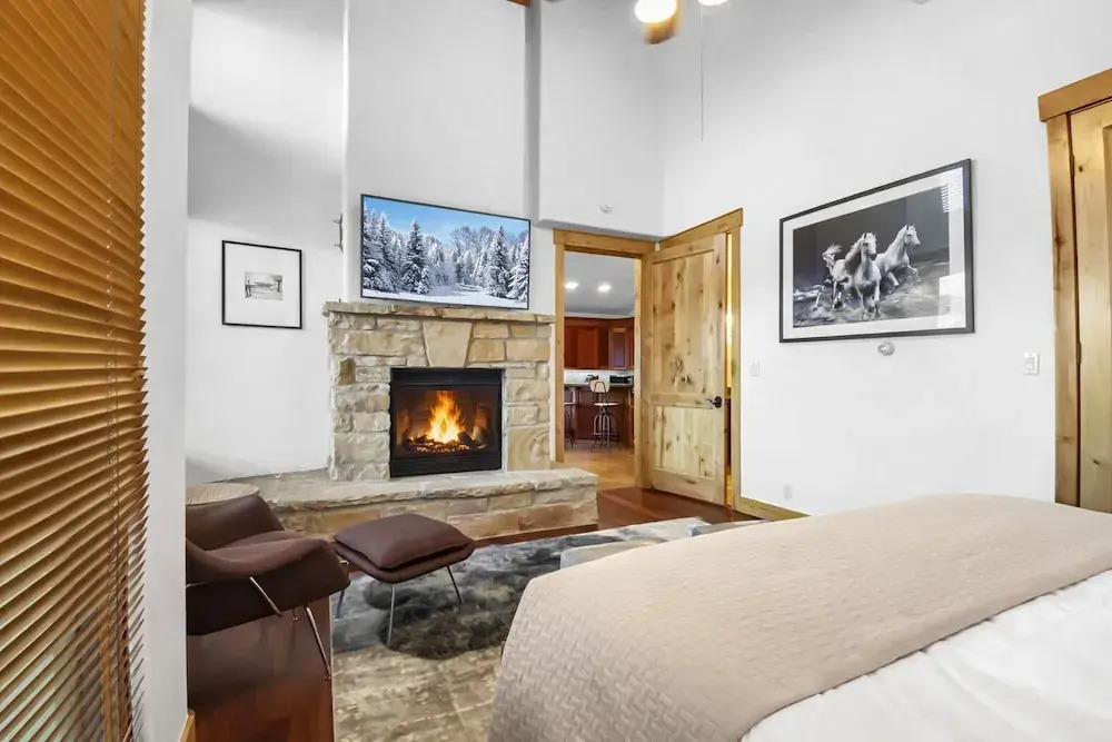 502 Woodside Gold Coast! 6 Bedroom Home by RedAwning