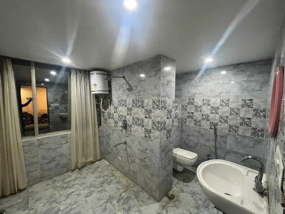 Raj Mahal Rooms & Banquet Hall