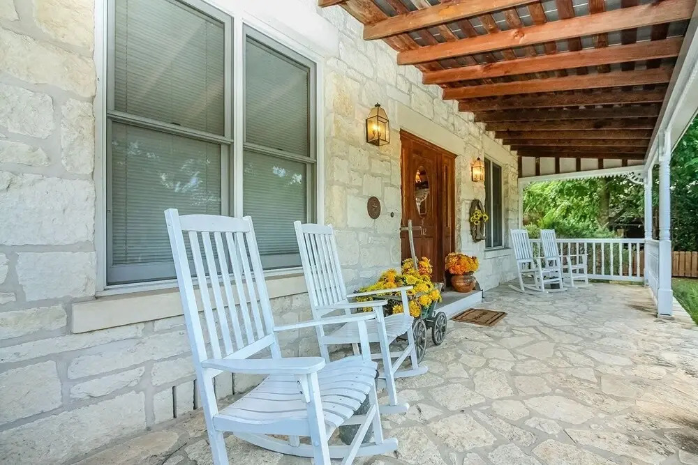 Texana Guesthouse 3 Bedroom Home by Redawning
