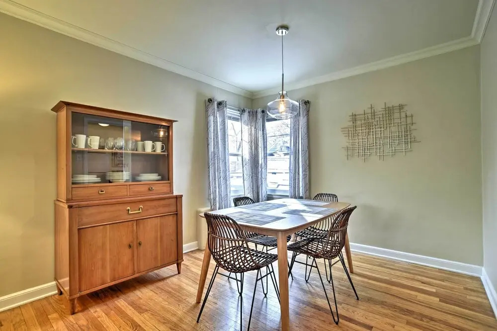 Townhome w/ Fast & New Wifi - Walk to Downtown!