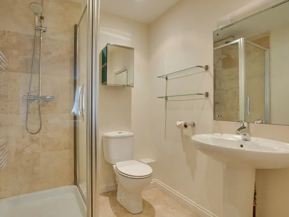 Lovely Holiday Home in Edmonton With Garden