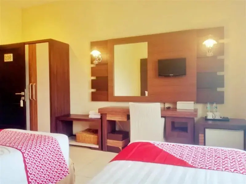 OYO 90102 Edotel Hotel By Dbest Hospitality