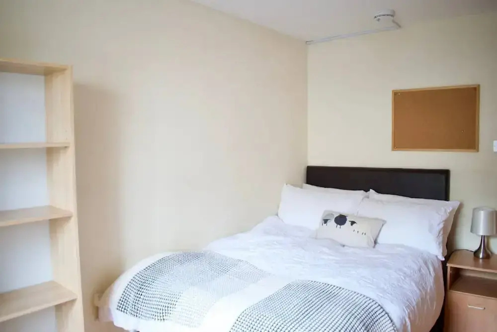 Spacious 3 Bed Apartment in Central Location