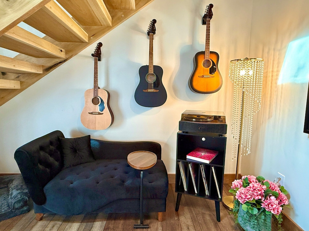 Dolly's Harmony Haven 3 Bedroom Cabin