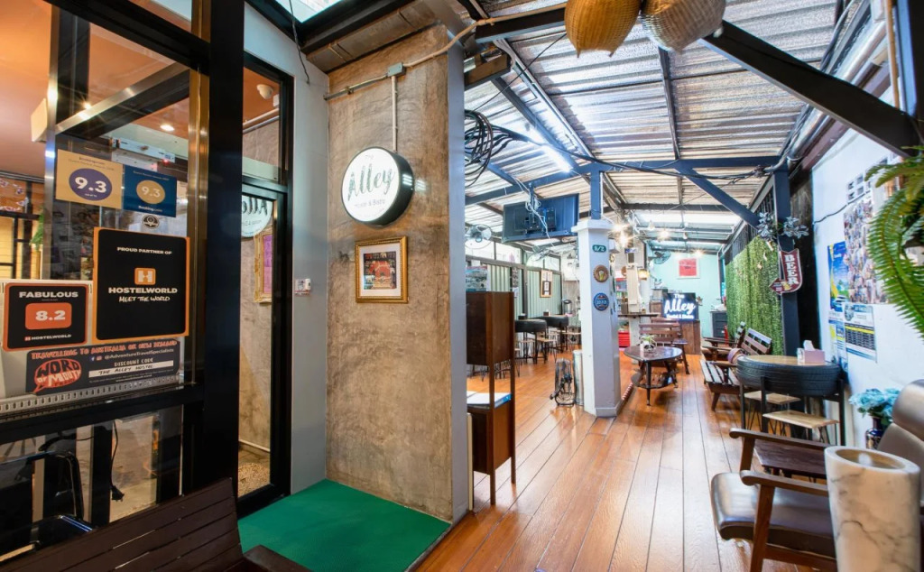 The Alley Hostel & Bistro