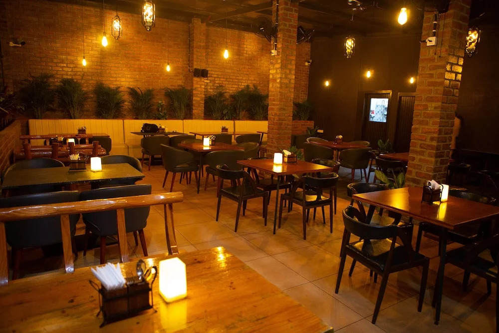 Capital O 36137 Vihaari 24 Business Hotel