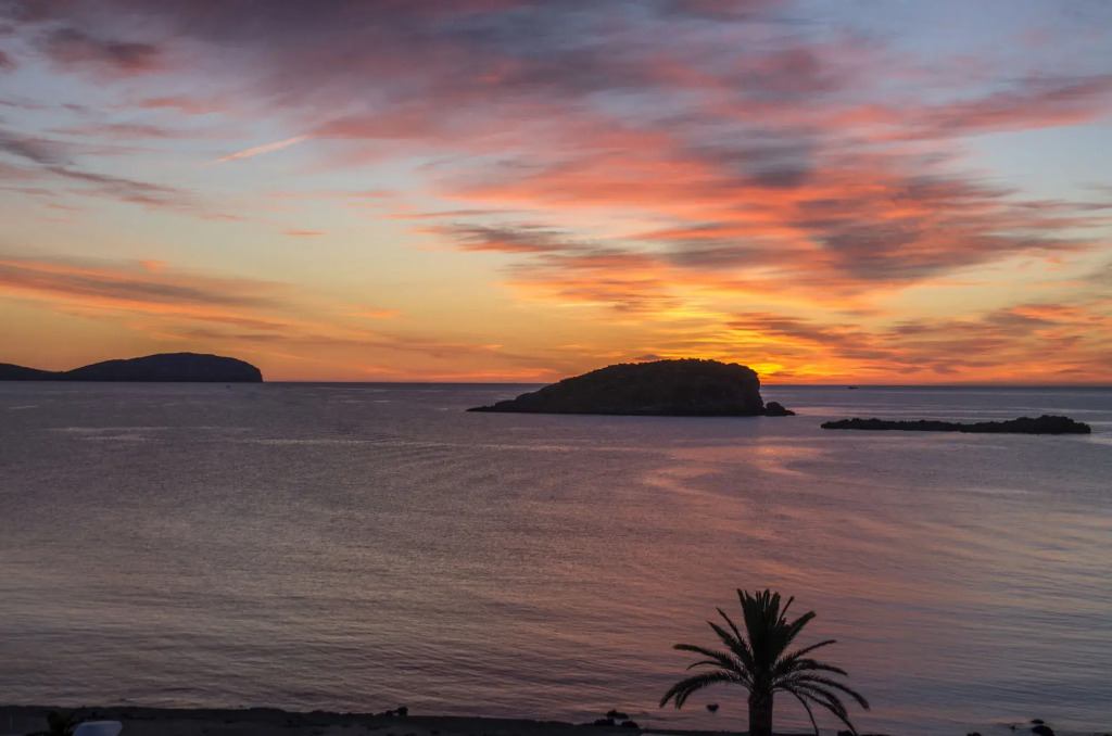 Outsite Ibiza - Work, Connect, Explore