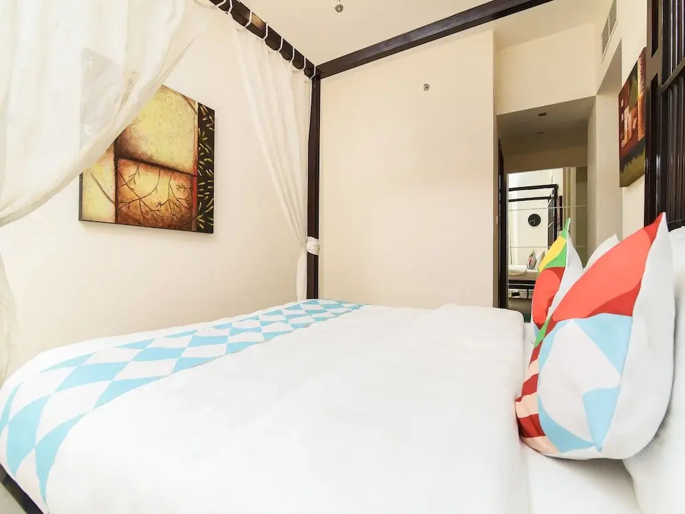 OYO 243 Home Marina Suites 1BR