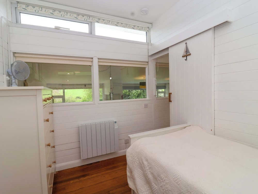 2 Brook Cottages