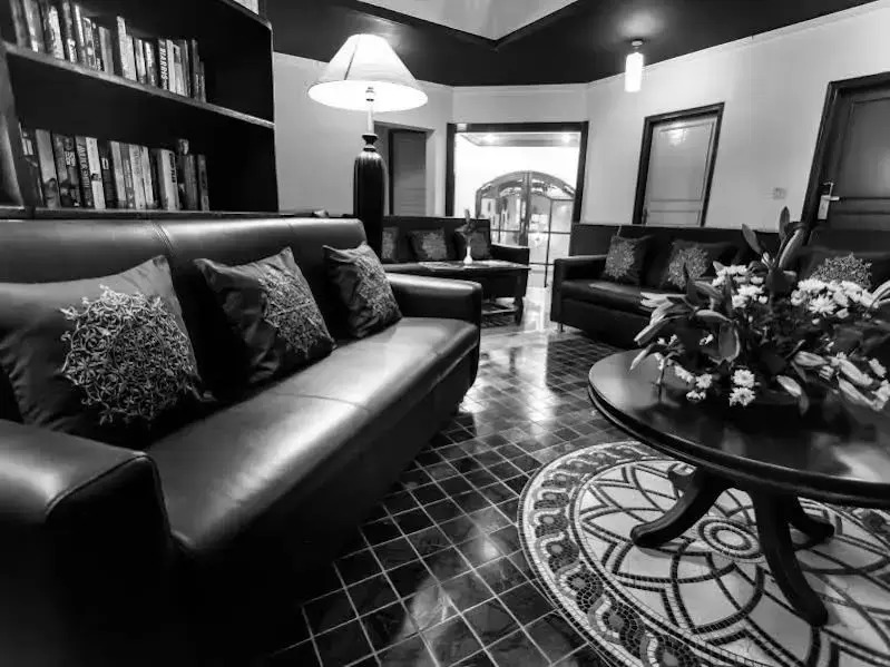 HM Suites & Studios