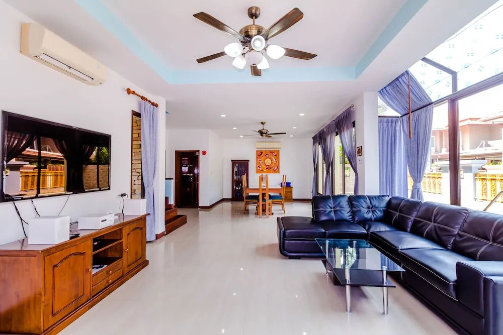 3 Bedrooms Pool Villa Walk to Patong