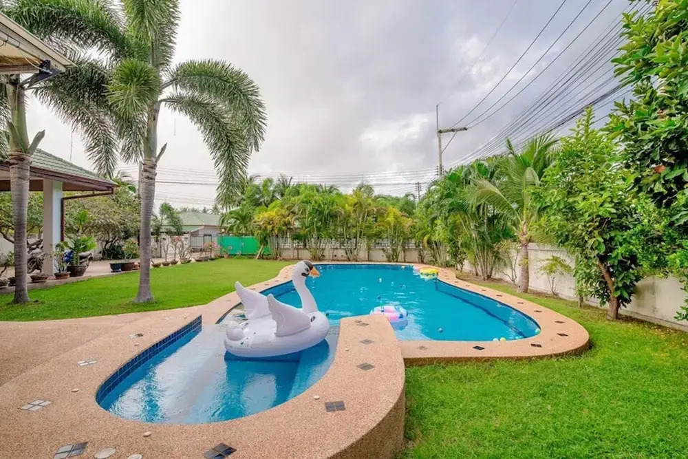 Great Green E Pool Villa