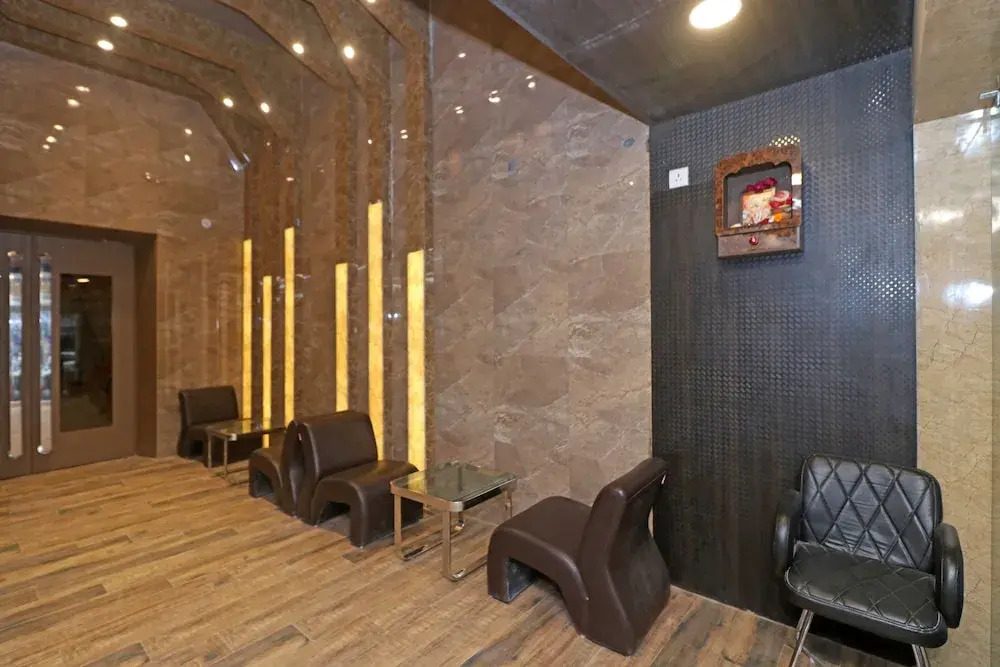 OYO 10991 Hotel Gagan