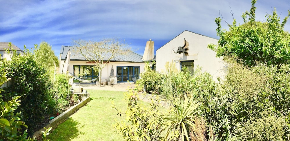 The Oasis by the Sea and Forest