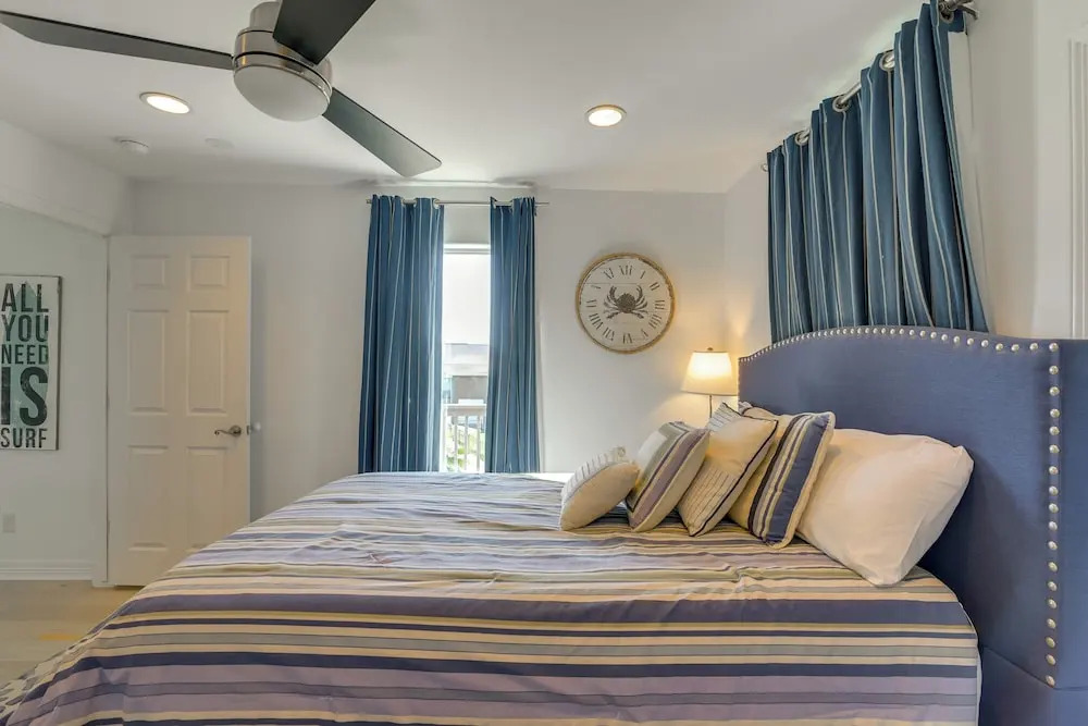 Walk to Shore: Group Getaway in Crystal Beach!