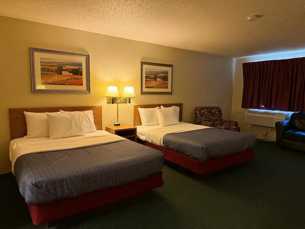 Cassville Four Seasons Inn & Suites