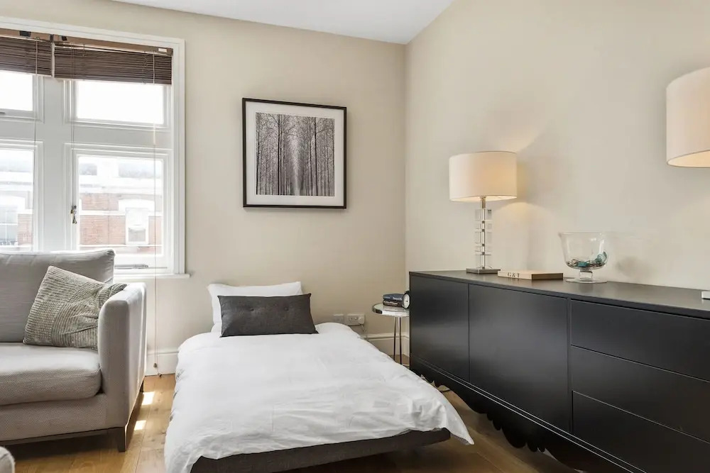 Stylish Chiswick Park Apartment