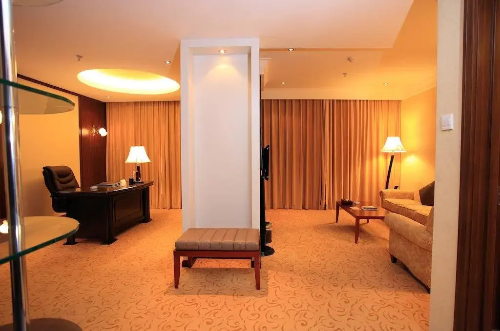 Eagle Canyon Hotel