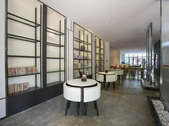 Yuxi Huaning Guanghua Hotel (Ningzhou Park)