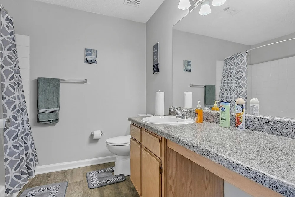 Oasis Getaway!!! Only Miles From Atl & Attractions 2 Bedroom Apts by Redawning